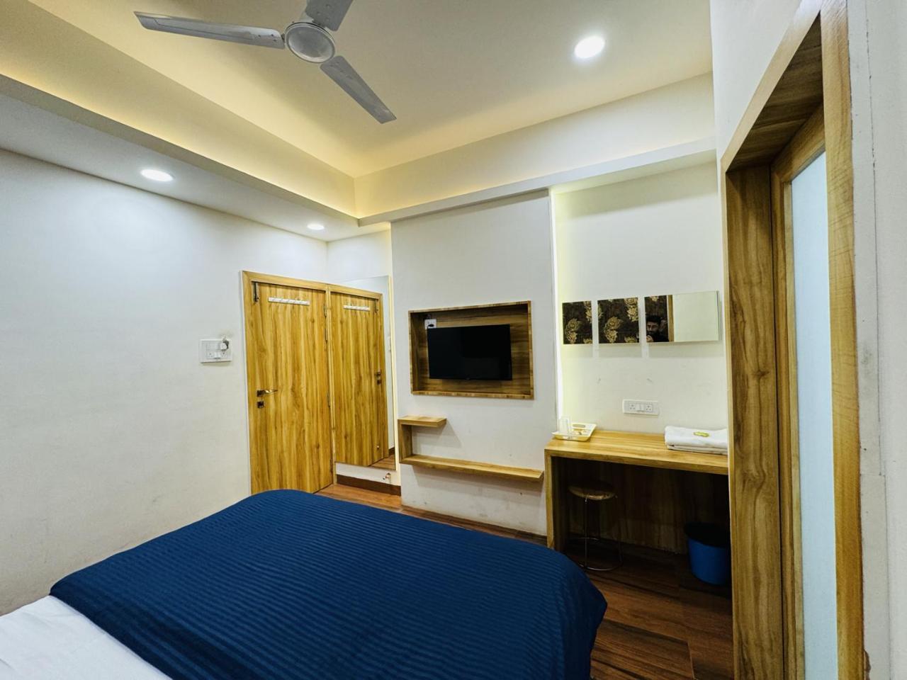 Hotel Shree Mahakal Krapa Уджайн Екстериор снимка
